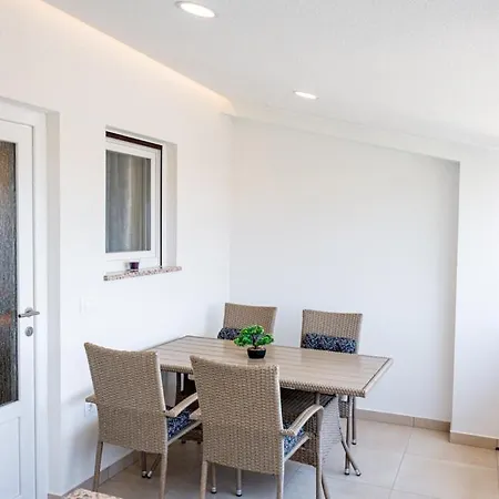 Apartment App Roko 3